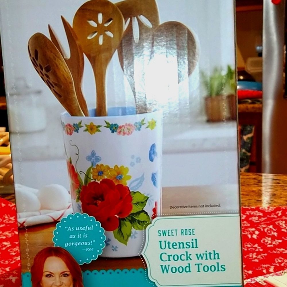 SOLD er Woman, Sweet Rose crockery set with wooden utensils. Stoneware set